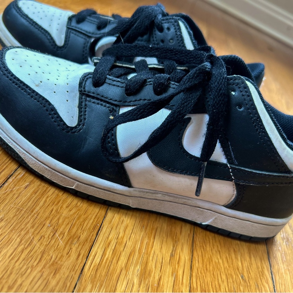 Boys Nike panda dunks. Worn a handful of times. In great condition!